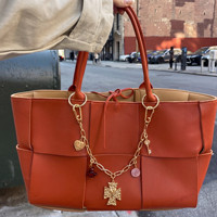 Bijoux fantaisie : Porte-clés chaîne dorée avec breloques interchangeables (cœur, croix, perles) et breloque de sac pour femme
