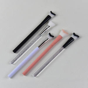 ふわふわV字型まつげエクステ用シャンプー洗浄ブラシ プライベートラベル スウィープカーブ型まつげ洗浄ブラシ カバー付き - Product Image 3