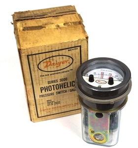 Interruptor Fotoeléctrico DWYER 3000-0C 30000C 220V US - Product Image 1
