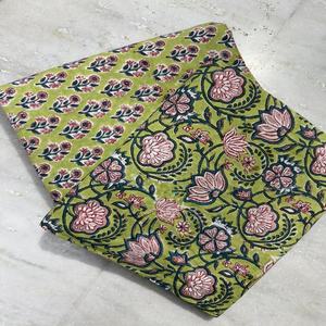 ผ้าฝ้ายเนื้อนุ่มน้ำหนักเบา พิมพ์ลายด้วยมือแบบ Sanganeri ดีไซน์ใหม่สำหรับตัดเย็บเสื้อผ้า ผลิตในอินเดีย - Product Image 4