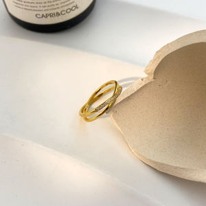 Bague en acier inoxydable plaqué or 18 carats avec mini zircon incrusté de diamants extrêmement fins - Product Image 2