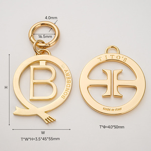 Cá Nhân Thiết Kế Sang Trọng Túi Charms Khắc Hollow Logo Treo Túi Xách Thẻ Kim Loại Mạ Vàng Vòng Kim Loại Vòng Chìa Khóa Cho Túi - Product Image 2