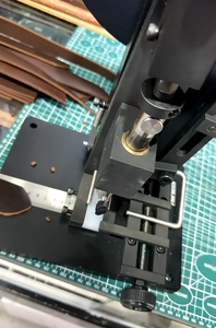 Machine <span class=keywords><strong>à</strong></span> poinçonner et <span class=keywords><strong>à</strong></span> percer <span class=keywords><strong>à</strong></span> main réglable avec noyau d'engrenage pour le poinçonnage et la découpe de trous - Product Image 4