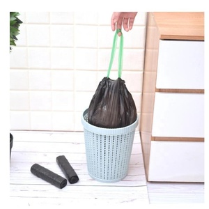 <span class=keywords><strong>Sacchi</strong></span> per la Spazzatura Personalizzati in HDPE Riciclato, Grandi, <span class=keywords><strong>Profumati</strong></span>, su Rotolo, 13 Galloni/50L, Neri/Bianchi, con Cordoncino e Logo in Rilievo - Product Image 4