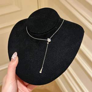 Collar de Plata de Ley S925 con Doble Cruz, Lujoso y Versátil con Diseño Exclusivo, Colgante de Moda de Alta Gama para Mujer - Product Image 2