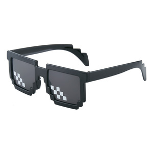 Shake Tone Mosaic <span class=keywords><strong>Gafas</strong></span> Coloridas <span class=keywords><strong>Gafas</strong></span> <span class=keywords><strong>de</strong></span> <span class=keywords><strong>Sol</strong></span> <span class=keywords><strong>de</strong></span> moda para fiestas My World Personality Pixel Shades - Product Image 6
