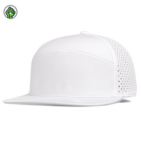 Casquette Snapback Décontractée et Sportive pour l'Extérieur, en Toile Respirante et Imperméable Découpée au Laser, à Visière Plate, Idéale pour le Golf et les Fêtes