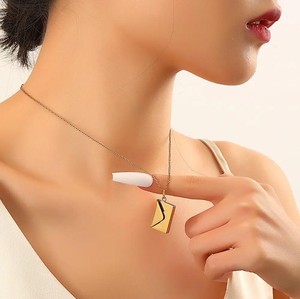 Collar <span class=keywords><strong>de</strong></span> Acero Inoxidable Dorado Único para el Día <span class=keywords><strong>de</strong></span> San Valentín, Collar con Medallón <span class=keywords><strong>de</strong></span> Carta <span class=keywords><strong>de</strong></span> Amor en Sobre Personalizado con Mensaje <span class=keywords><strong>Secreto</strong></span> - Product Image 4