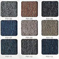Dalles de moquette carrées 50x50 en polypropylène avec support bitumé, à poils ras modernes pour revêtements de sol d'hôtels et de bureaux