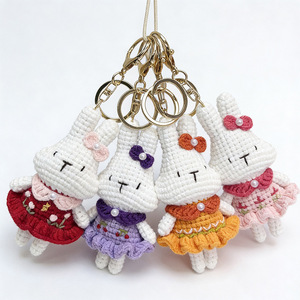 Porte-clés pendentif <span class=keywords><strong>lapin</strong></span> mignon avec jupe fleurie, fini, tricoté à la main au crochet - Product Image 4