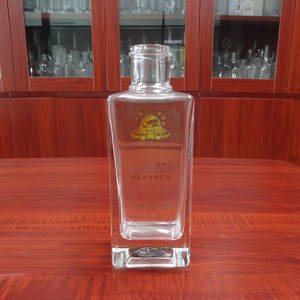 Bouteille en verre de 500 ml avec estampage à chaud pour <span class=keywords><strong>baijiu</strong></span> <span class=keywords><strong>chinois</strong></span> - Product Image 1