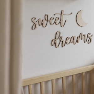 Adesivo Murale in Stile Nordico in Legno Semplice e Moderno per Camerette di Bambini e Neonati con Accessori Fotografici 'Dolci Sogni' - Product Image 1