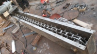 Convoyeur de grattoir à chaîne incliné Redler robuste pour un transport efficace de la biomasse des cendres de charbon dans les usines de fabrication