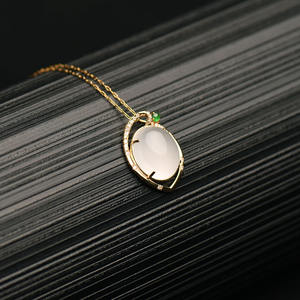 Colgante de Oro de 18K Qingyabailu Feicui con Jadeíta Natural en Forma de Calabaza, Diseño Clásico para Aniversario, Personalizable - Product Image 2