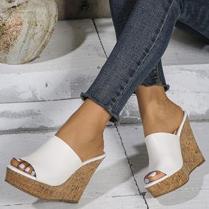 รองเท้าแตะสไตล์อเมริกันสำหรับฤดูร้อน พื้นหนานุ่ม รองรับแรงกระแทก เหมาะสำหรับกิจกรรมกลางแจ้ง ทำจากหนังแท้สำหรับผู้หญิง - Product Image 3