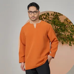 Chemise ethnique traditionnelle pour homme fabriquée en Malaisie, coupe ajustée, décontractée, à manches courtes, fournisseur OEM, style moderne pour homme - Product Image 2