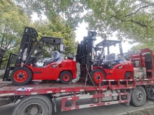 Montacargas CPQYD38 de 4.5m con Mástil Tríplex Completo + Desplazamiento Lateral + Posicionador de Horquillas y Neumáticos Sólidos Antipinchazos - Product Image 4