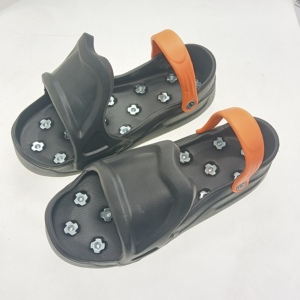 1 paio di scarpe con punte per pavimentazioni in calcestruzzo autolivellante e resina epossidica - Product Image 3