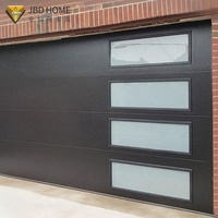 Porte de garage pliante couleur grain de bois avec âme isolée, système automatique, design moderne pour usage extérieur de villa de luxe