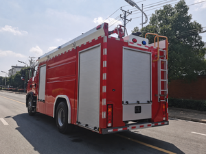 Nouveau <span class=keywords><strong>camion</strong></span> <span class=keywords><strong>de</strong></span> lutte contre les incendies et <span class=keywords><strong>de</strong></span> sauvetage SINOTRUK Howo TX 4x2 double cabine 10cbm 10000L Euro3 Chine - Product Image 3