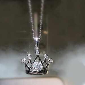 Collier pendentif couronne pour femmes, bijoux à pierres scintillantes, à la mode, à porter au quotidien, cadeau - Product Image 1