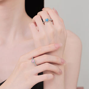 Anillo Clásico de Moissanita para Mujer, Nuevo y Popular, con Diseño Abierto de Corazón Colorido con Circonitas que Simulan Diamantes - Product Image 3