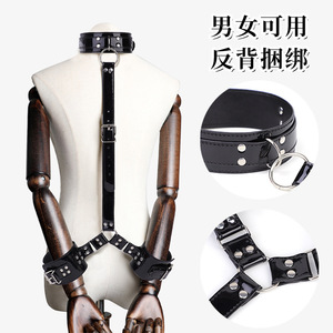 Collier en cuir brillant avec menottes inversées intégrées, jouet sexuel SM pour jeux adultes - Product Image 2
