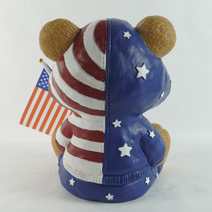 Petit ours assis portant un <span class=keywords><strong>manteau</strong></span> à capuche tenant un drapeau américain célébrant la fête de l'indépendance du 4 juillet, fait main, peint à la main, MGO - Product Image 6
