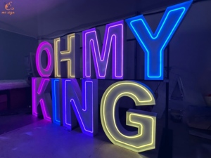 Lettres lumineuses LED personnalisées en usine, numéros lumineux RGB pour extérieur, pour fournitures de fête de remise des diplômes, décoration d'événements de mariage - Product Image 3