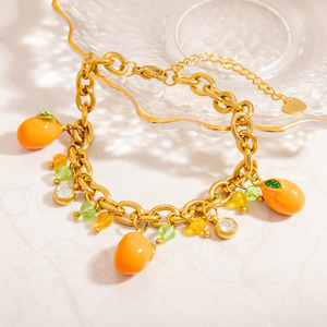 Pulsera con Colgante de Fruta, Chapada en Oro de 18K, Joyería de Acero Inoxidable para Mujer, Accesorio de Moda, Diseño con Dije de Naranja y Melocotón - Product Image 3