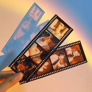 Marque-page Kpop en PVC transparent personnalisé, réutilisable, avec motif <span class=keywords><strong>de</strong></span> dessin animé, pour film photographique, fabriqué en usine - Product Image 3