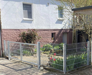Customizable Outdoor Flat Top Fence with Galvanized <strong>Steel</strong> Pipe Post <strong>Rail</strong> Wrought Iron Zinc <strong>Steel</strong> Sustainable Flat Top Fencing - Product Image 1