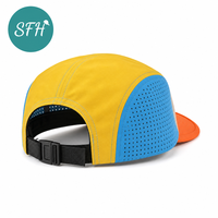 Casquettes de camping 5 panneaux en nylon ajustables personnalisées, non structurées, avec trous découpés au laser, pour le running et le camping