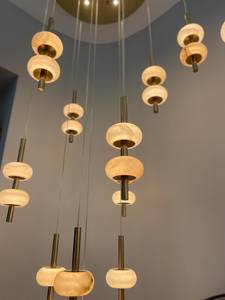 Éclairage personnalisé de luxe lustre suspendu en laiton pour chambre à coucher en marbre rond albâtre pour salon hôtel villa - Product Image 2