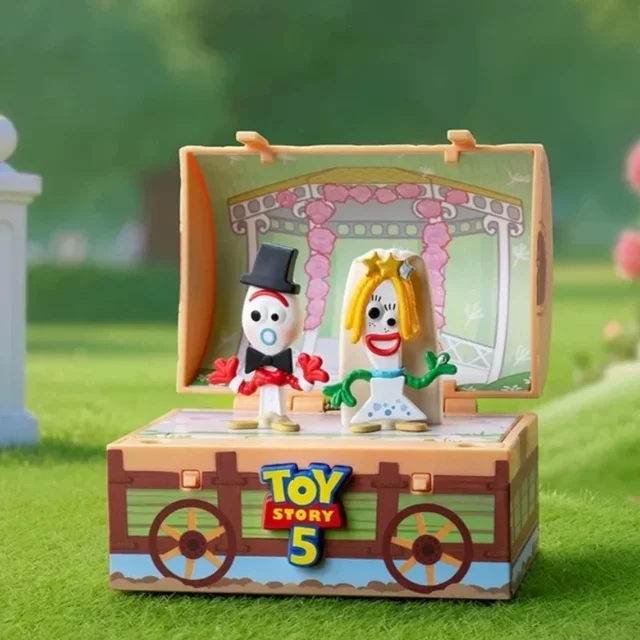 Karen y Forky