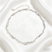 Collier de style luxe léger européen et américain - Chaîne de collier au design géométrique en forme de lave irrégulièrement connectée