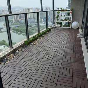 Azulejos de cubierta entrelazados Acabado de grano de madera de plástico Pisos impermeables para exteriores Uso en todos los climas - Product Image 5