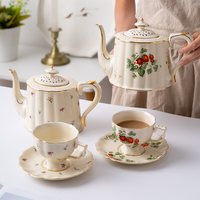 Service à thé élégant - Motif rose et fraise - Design français frais - Céramique en porcelaine fine - Écologique - Compatible lave-vaisselle - Sans BPA