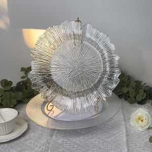 Assiettes de présentation en plastique transparent à bord doré pour le dîner de mariage Vente en gros <span class=keywords><strong>pas</strong></span> <span class=keywords><strong>cher</strong></span> - Product Image 2