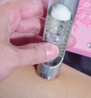 Appareil portable pour le visage et le cuir chevelu, sans aiguilles, pour une mésothérapie instantanée, lifting et raffermissement du visage, pour une meilleure absorption des soins de la peau
