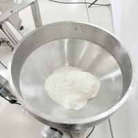 Machine de remplissage et d'emballage semi-automatique pour sachets préformés Doypack, détergent, lait, farine en poudre
