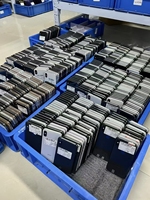 Pièces détachées pour téléphone portable iPhone SE2, y compris batterie, coque arrière et boîtier, avec composants complets.
