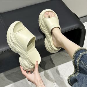 Chaussons doux, antidérapants, élégants, pratiques, à semelle épaisse, confortables et durables, pour l'intérieur et l'extérieur. Chaussons en fourrure. - Product Image 4