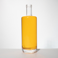 Bouteilles de liqueur rondes en verre extra-flint de 750 ml avec estampage doré et couvercle