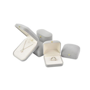 Изысканная портативная мини-шкатулка для украшений с индивидуальным логотипом, плюшевая, серо-зеленая, модная двухцветная упаковка для кулонов - Product Image 1