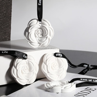Coffret cadeau de luxe pour garde-robe de voiture désodorisant suspendu en porcelaine arôme parfumé fleur en céramique diffuseur d'huiles essentielles