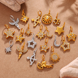 Symboles spirituels célestes |   Pendentifs porte-bonheur en acier inoxydable plaqué or PVD 18 carats |   Imperméable et résistant au ternissement - Product Image 4