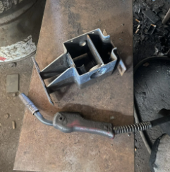 Offre Spéciale Vente en gros <span class=keywords><strong>Semi</strong></span>-camion remorque lourde attelage de remorquage support en acier porte-pneu de secours - Product Image 4