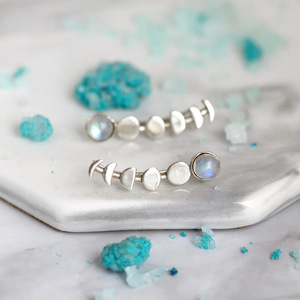 Pendientes de botón estilo espina de pescado con piedra lunar para mujer, joyería de moda linda para el día a día - Product Image 3