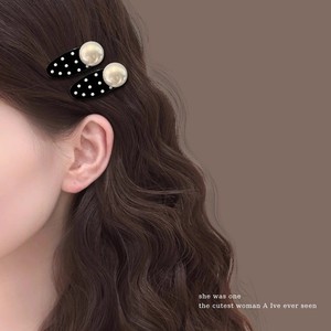 Pinza para el pelo con perlas y lunares para mujer, nuevo estilo 2025, pinza para flequillo lateral, accesorio para el pelo de la frente, horquilla, popular en línea. - Product Image 2